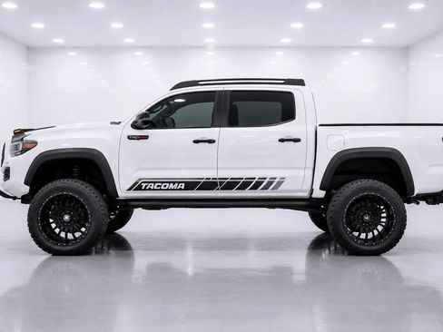 Used 2021 Toyota Tacoma TRD Pro AWD/4WD image 2
