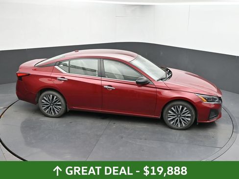 Used 2025 Nissan Altima 2.5 SV FWD image 38