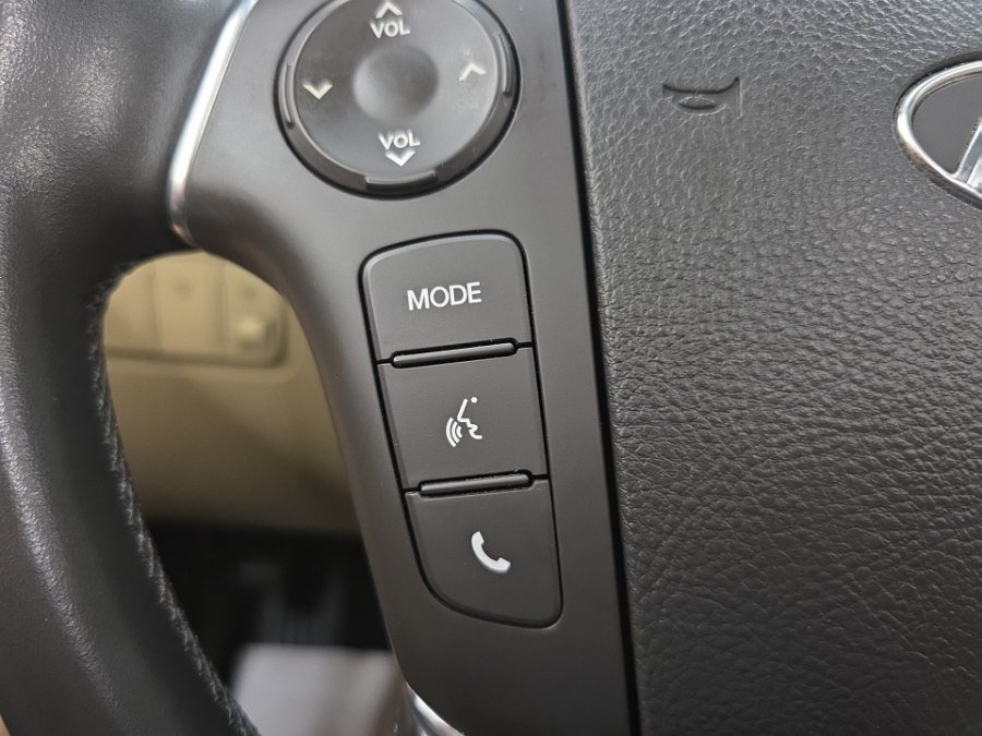 Used 2013 Hyundai Genesis 3.8 w/ Premium Pkg RWD image 27