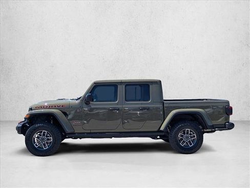 Used 2025 Jeep Gladiator Mojave AWD/4WD image 9
