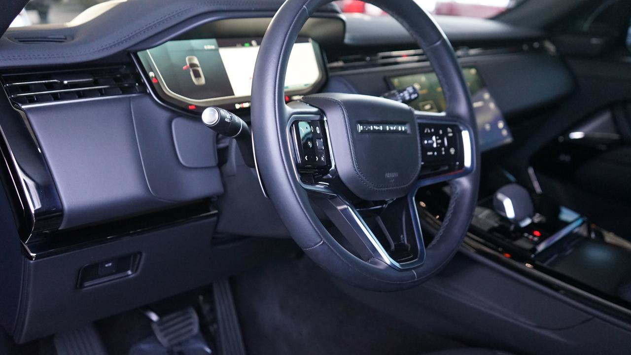 Used 2024 Land Rover Range Rover Sport SE AWD/4WD image 10