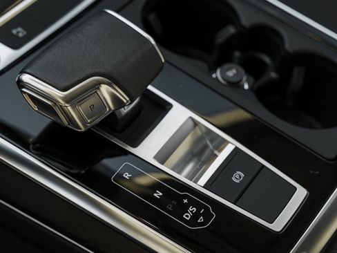 Used 2023 Audi Q8 Premium w/ Convenience Package image 11