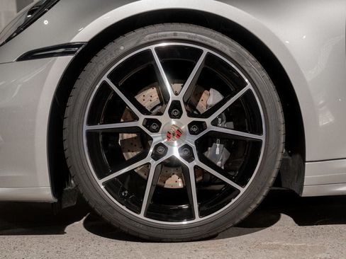 Used 2025 Porsche 911 Carrera T RWD image 13
