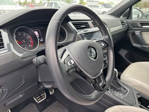 Used 2020 Volkswagen Tiguan SE R-Line FWD image 4