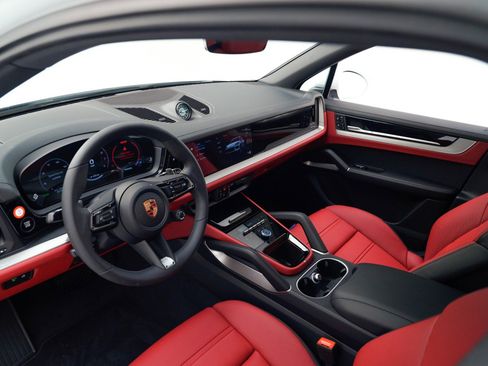 New 2026 Porsche Cayenne image 4