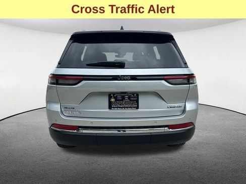 Used 2023 Jeep Grand Cherokee Limited AWD/4WD image 11