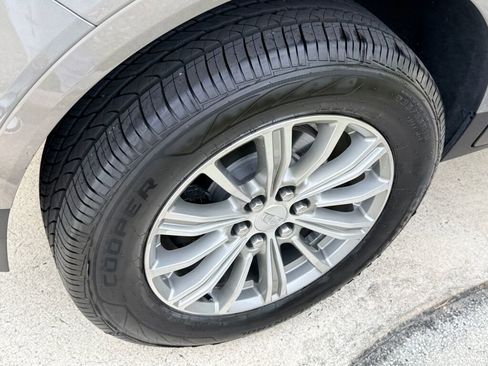 Used 2018 Cadillac XT5 Luxury w/ Driver Awareness Package image 13