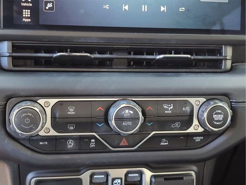 Used 2024 Jeep Wrangler Unlimited Rubicon image 20