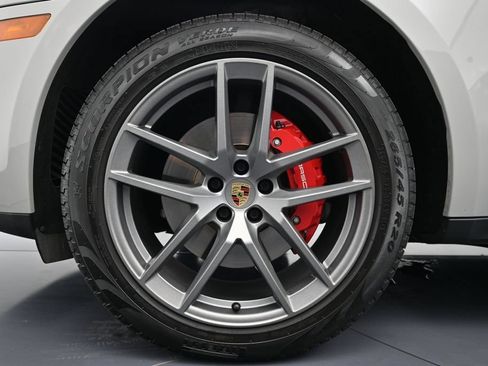Certified 2022 Porsche Macan S AWD/4WD image 34