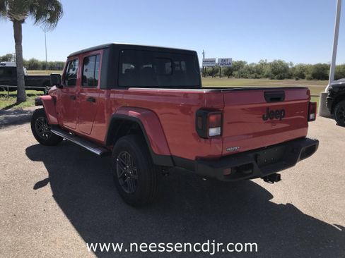 New 2025 Jeep Gladiator Sport image 5