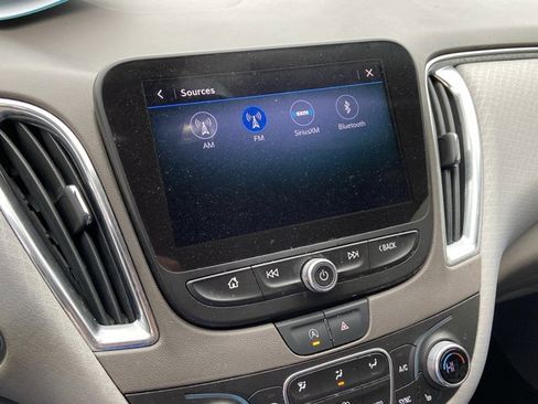 Used 2020 Chevrolet Malibu LT image 36