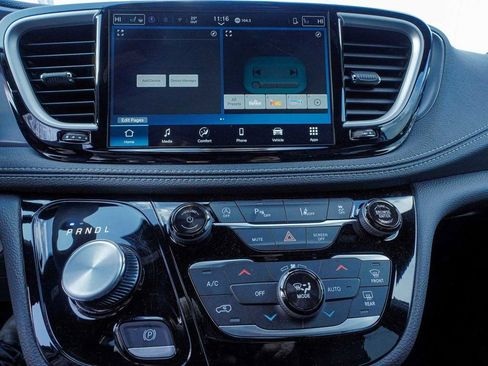 New 2026 Chrysler Pacifica Select image 19