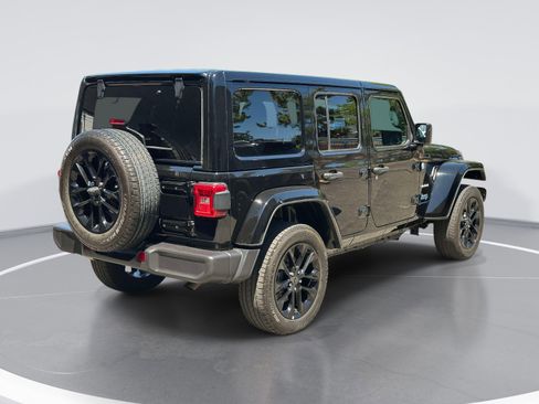 Used 2024 Jeep Wrangler Unlimited Sahara w/ Technology Group AWD/4WD image 5