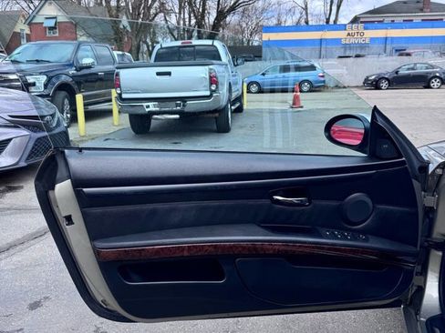 Used 2007 BMW 328i Convertible image 12