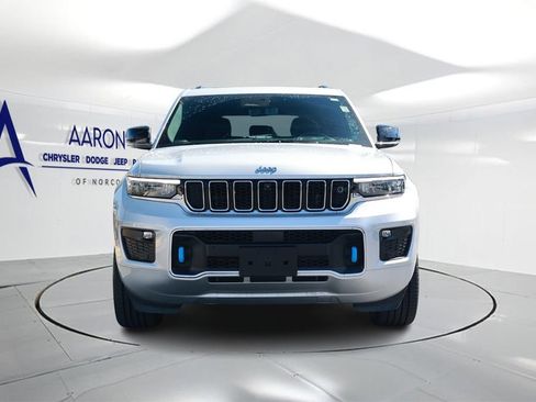 Used 2023 Jeep Grand Cherokee Overland w/ Advanced Protech Group III AWD/4WD image 4