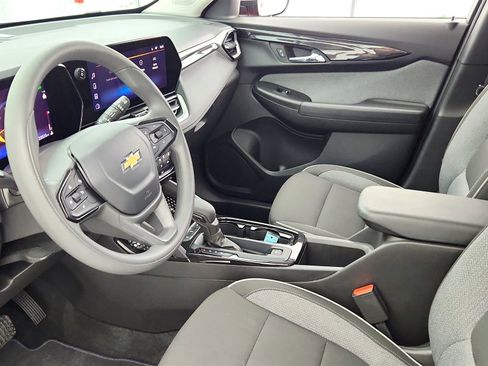 Used 2025 Chevrolet TrailBlazer LT image 9