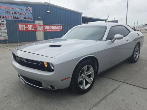 Used 2020 Dodge Challenger SXT w/ Driver Convenience Group RWD image 29