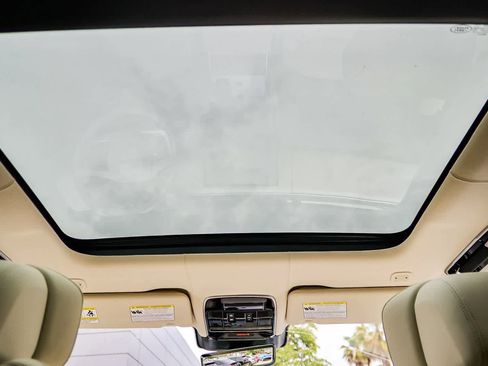 New 2026 Land Rover Range Rover Long Wheelbase Autobiography image 16