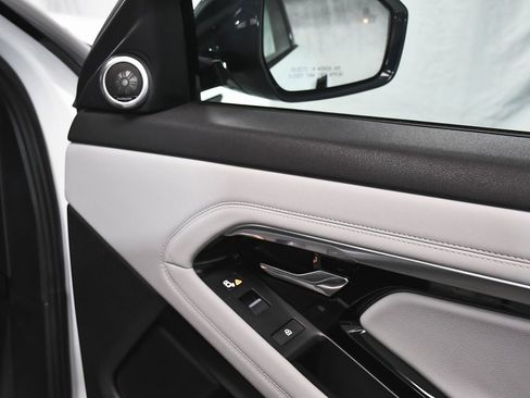 Used 2022 Land Rover Range Rover Evoque SE image 19