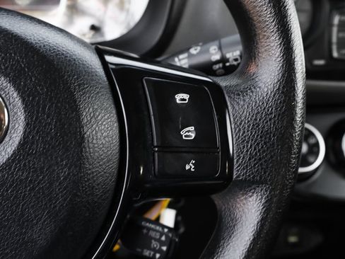 Used 2018 Toyota Yaris L image 27