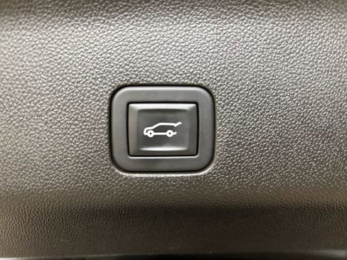 Used 2025 GMC Yukon AT4 w/ AT4 Premium Package AWD/4WD image 30