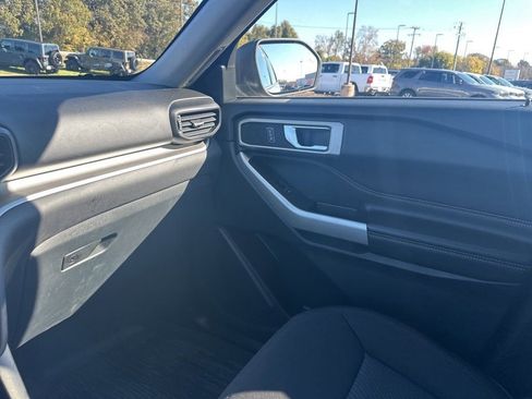 Used 2022 Ford Explorer XLT image 33