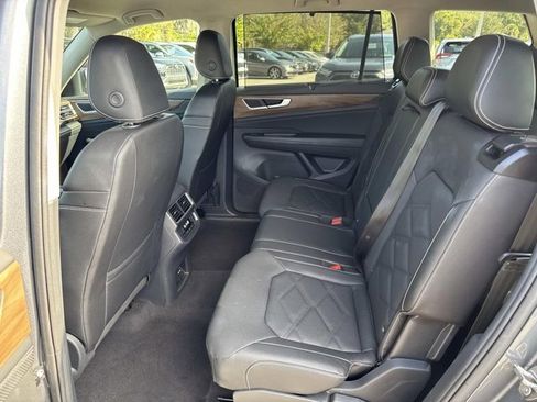 Used 2025 Volkswagen Atlas SE image 14