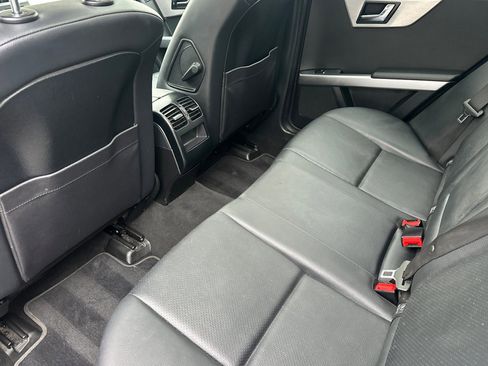 Used 2011 Mercedes-Benz GLK 350 4MATIC image 26