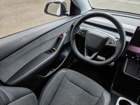 Used 2026 Tesla Model Y AWD image 57