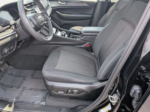 Certified 2023 Jeep Grand Cherokee Laredo w/ MOPAR Finishing Package AWD/4WD image 12