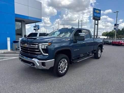 Used 2024 Chevrolet Silverado 2500 LTZ w/ LTZ Convenience Package AWD/4WD image 3