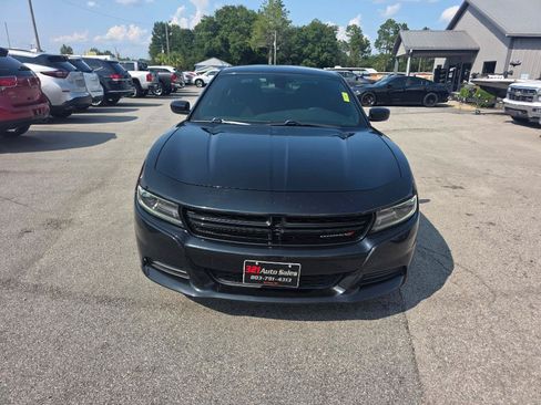 Used 2019 Dodge Charger SXT w/ Blacktop Package RWD image 1