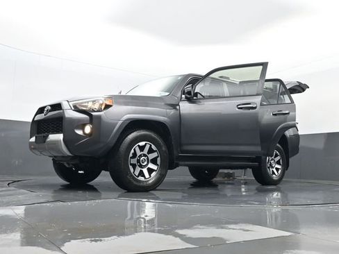 Used 2018 Toyota 4Runner TRD Off-Road image 32