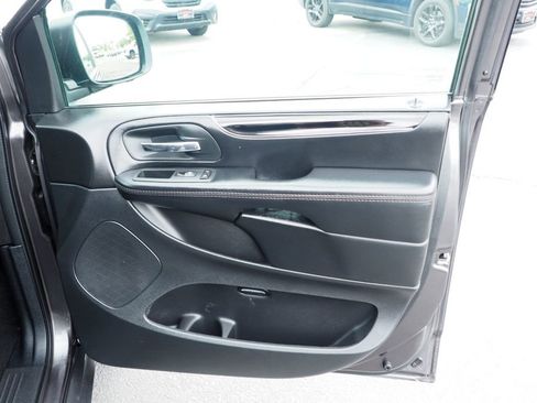 Used 2020 Dodge Grand Caravan SE FWD image 22