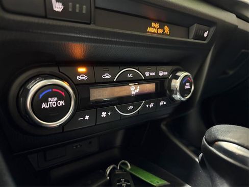 Used 2018 MAZDA MAZDA3 Touring image 24
