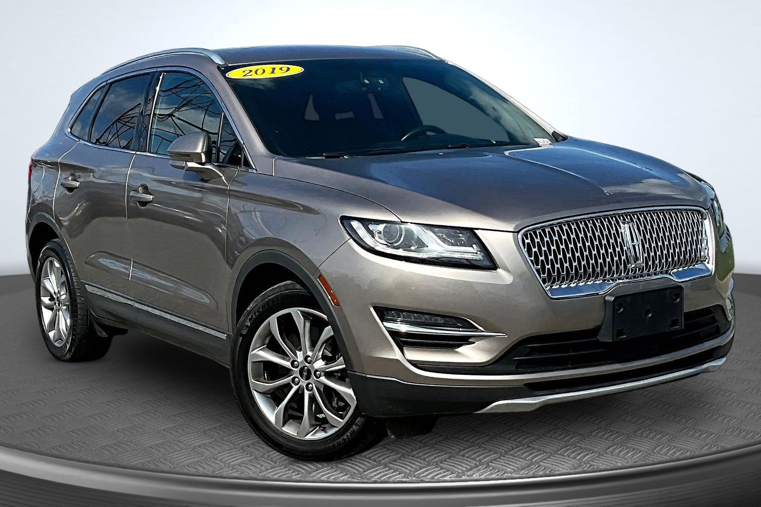 Used 2019 Lincoln MKC Select w/ Select Plus Package AWD/4WD image 2