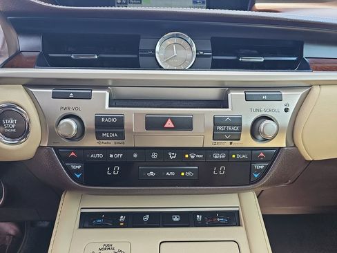 Used 2016 Lexus ES 350 w/ Luxury Package w/Wood Trim FWD image 26