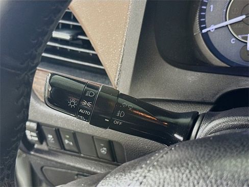Used 2020 Toyota Sienna Limited image 15
