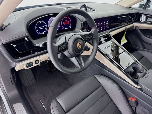New 2025 Porsche Panamera 4 image 4