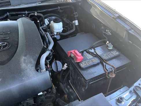 Used 2019 Toyota Tacoma TRD Sport AWD/4WD image 32