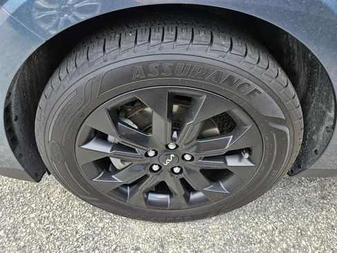 Used 2024 Kia Carnival SX Prestige FWD image 7