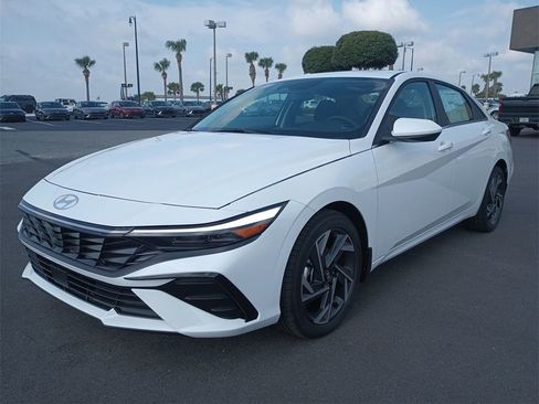 Certified 2024 Hyundai Elantra SEL w/ Convenience Package image 14