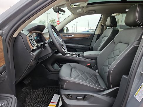 New 2026 Volkswagen Atlas SE image 11