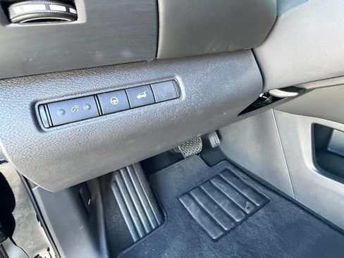 Used 2025 Nissan Pathfinder SL FWD image 23
