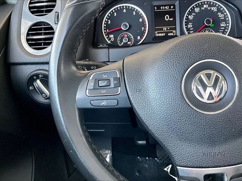 Used 2014 Volkswagen Tiguan SE image 10