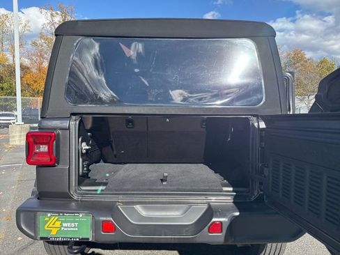 Used 2024 Jeep Wrangler Sahara image 35