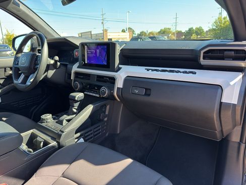 Used 2024 Toyota Tacoma TRD Off-Road image 11