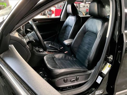 Used 2013 Volkswagen Passat TDI SEL Premium image 18