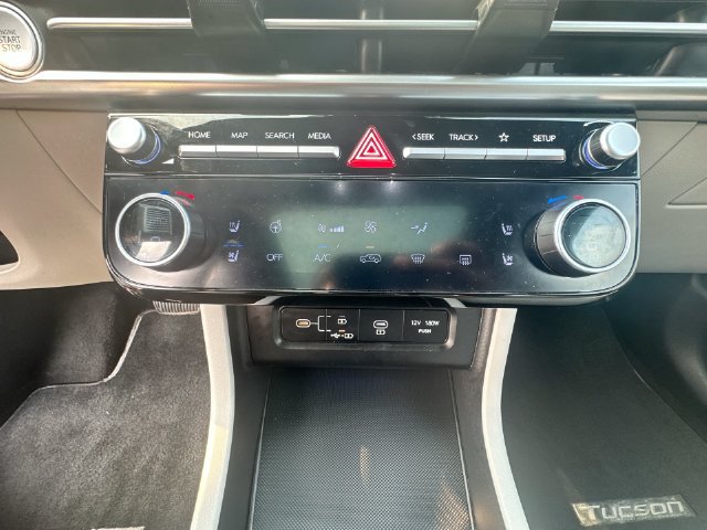 Used 2025 Hyundai Tucson Limited AWD/4WD image 22