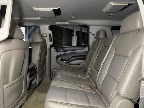 Used 2015 Chevrolet Suburban LT RWD image 23